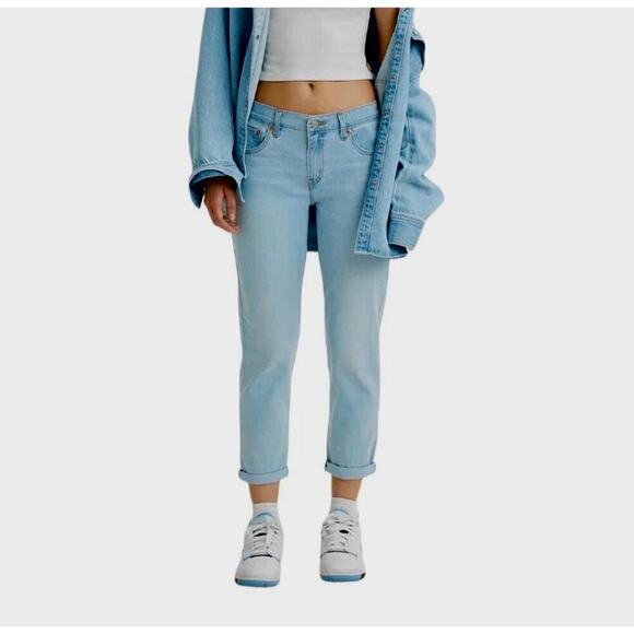 Levi’s Boyfriend Light Wash Blue Jeans Size 28x27‎ Zip Fly Tapered Legs Mid Rise - Picture 1 of 13